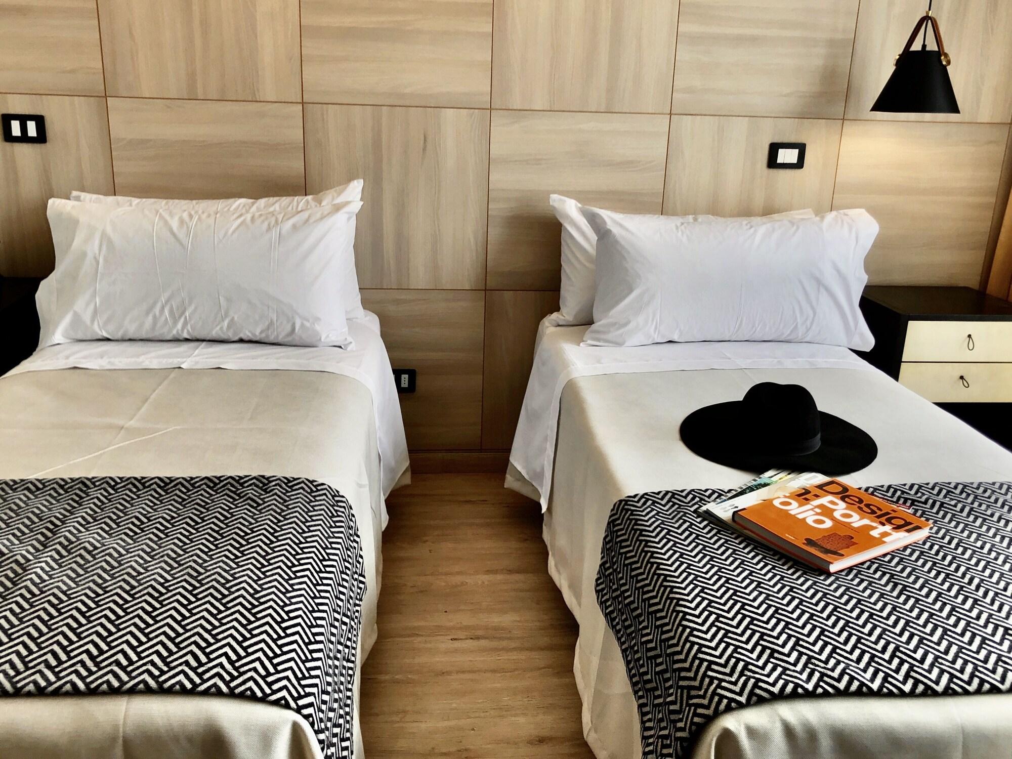 Aparthotel Rq Santa Magdalena Santiago del Cile Esterno foto