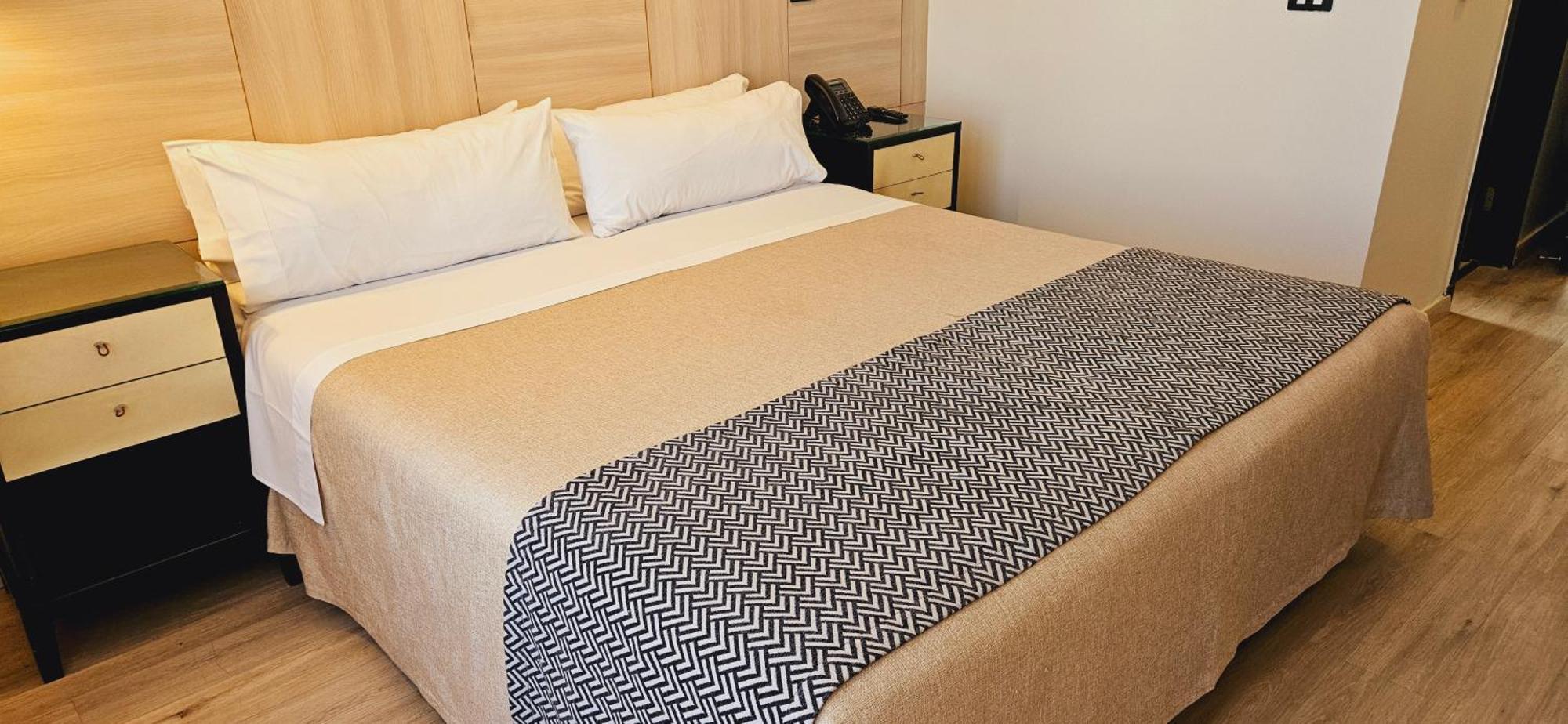 Aparthotel Rq Santa Magdalena Santiago del Cile Esterno foto