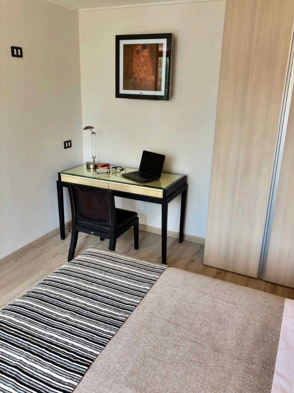Aparthotel Rq Santa Magdalena Santiago del Cile Esterno foto