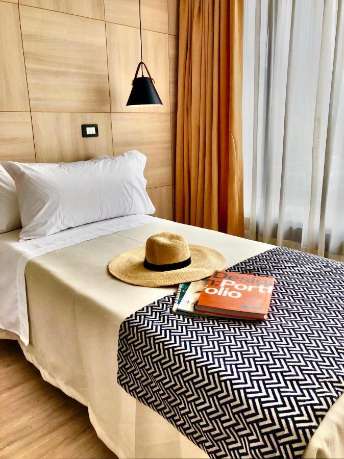 Aparthotel Rq Santa Magdalena Santiago del Cile Esterno foto